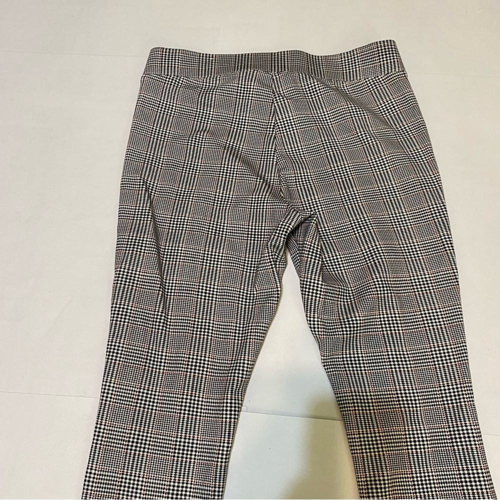 56. Old Navy Houndstooth High Rise Pants - Picture 10 of 10